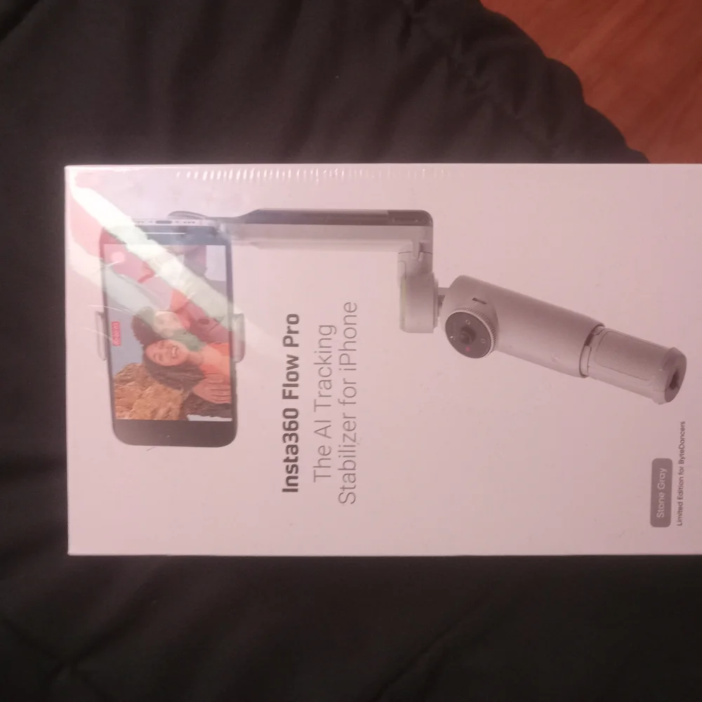 Insta360 Flow Gimbal Stabilizer Kit in Gray